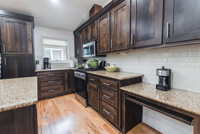 2266 E Sunset Street, Springfield, MO 65804