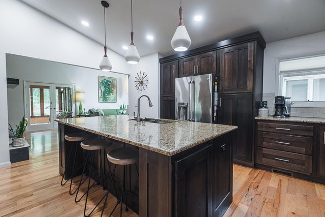 2266 E Sunset Street, Springfield, MO 65804