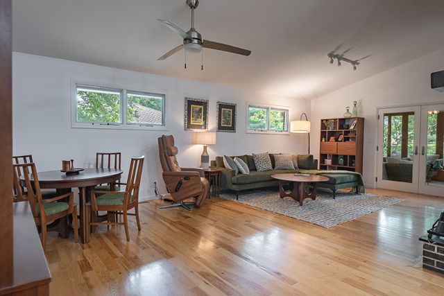 2266 E Sunset Street, Springfield, MO 65804