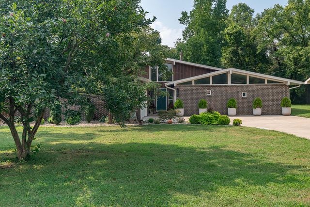 2266 E Sunset Street, Springfield, MO 65804