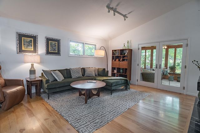 2266 E Sunset Street, Springfield, MO 65804