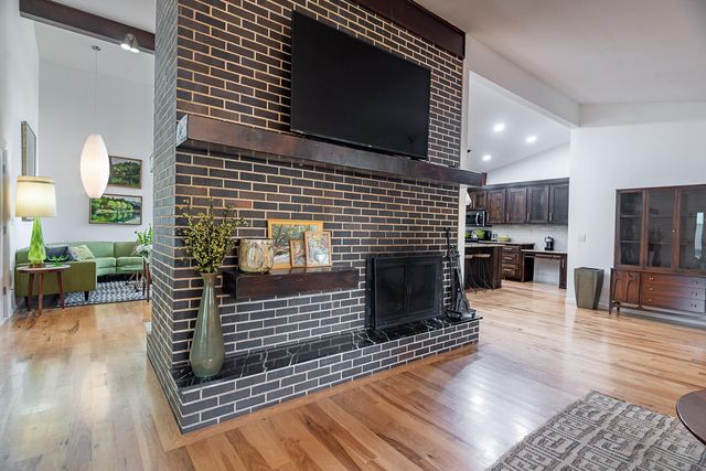 2266 E Sunset Street, Springfield, MO 65804