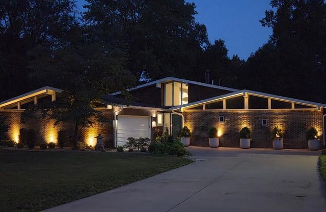 2266 E Sunset Street, Springfield, MO 65804