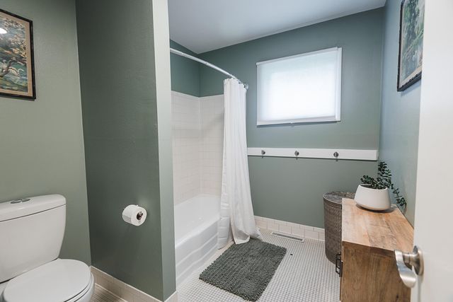 2266 E Sunset Street, Springfield, MO 65804