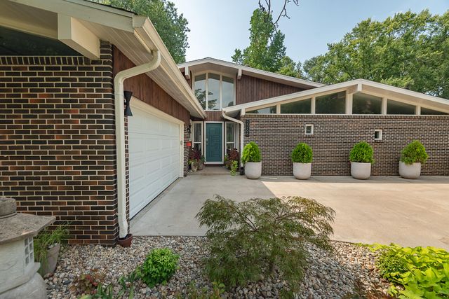 2266 E Sunset Street, Springfield, MO 65804
