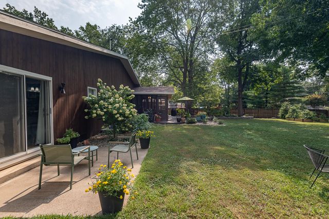 2266 E Sunset Street, Springfield, MO 65804