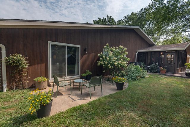 2266 E Sunset Street, Springfield, MO 65804