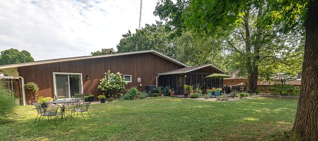 2266 E Sunset Street, Springfield, MO 65804