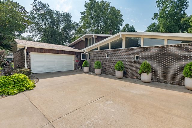 2266 E Sunset Street, Springfield, MO 65804