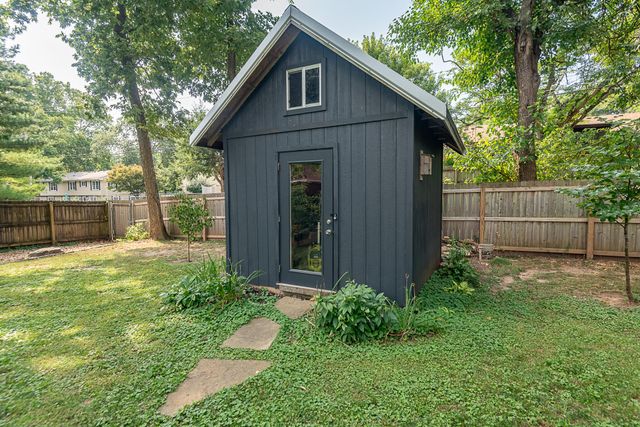 2266 E Sunset Street, Springfield, MO 65804