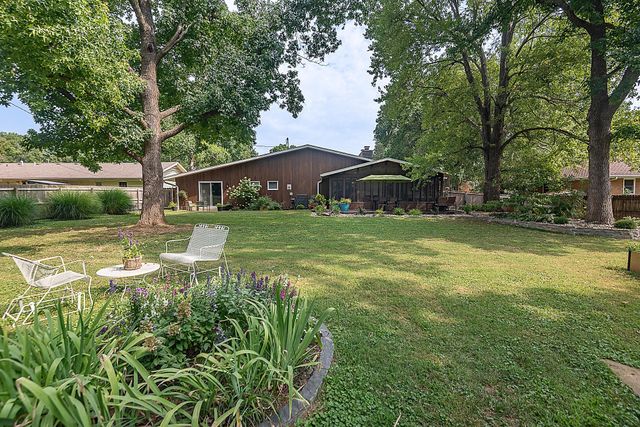 2266 E Sunset Street, Springfield, MO 65804