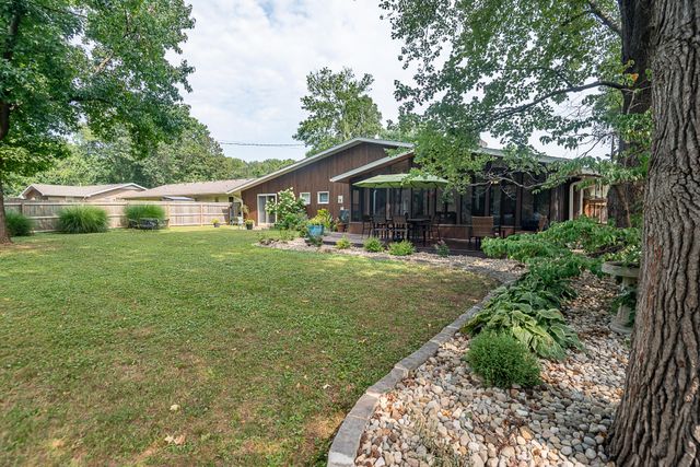 2266 E Sunset Street, Springfield, MO 65804