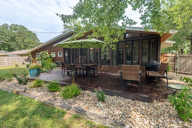 2266 E Sunset Street, Springfield, MO 65804