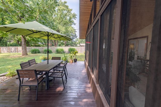 2266 E Sunset Street, Springfield, MO 65804