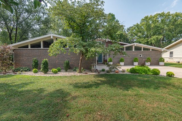 2266 E Sunset Street, Springfield, MO 65804