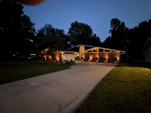 2266 E Sunset Street, Springfield, MO 65804