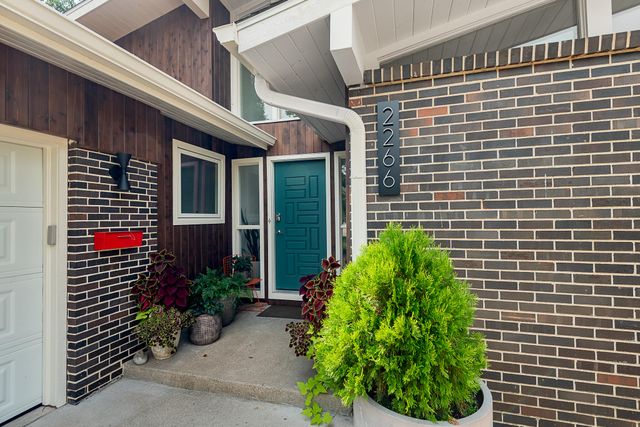 2266 E Sunset Street, Springfield, MO 65804