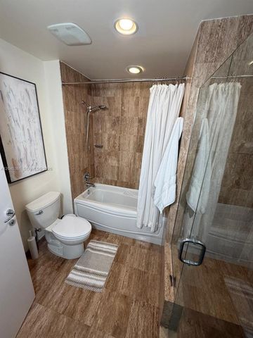 300 S Biscayne Blvd T-2806, Miami, FL 33131