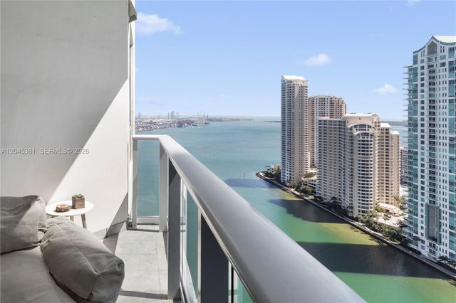 300 S Biscayne Blvd T-2806, Miami, FL 33131