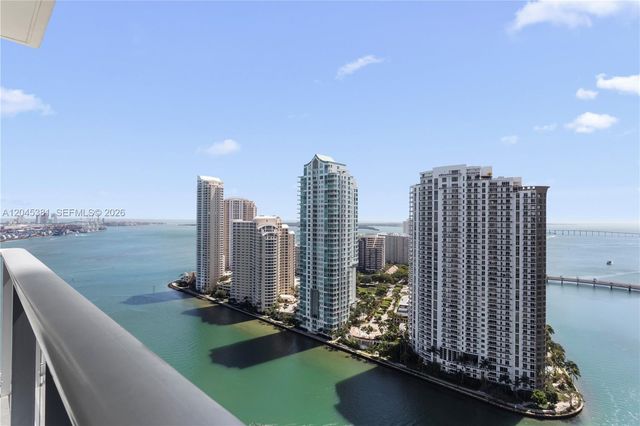 300 S Biscayne Blvd T-2806, Miami, FL 33131