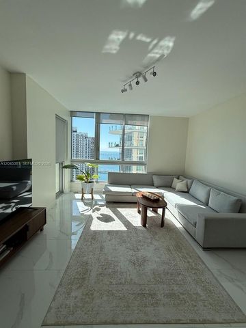 300 S Biscayne Blvd T-2806, Miami, FL 33131