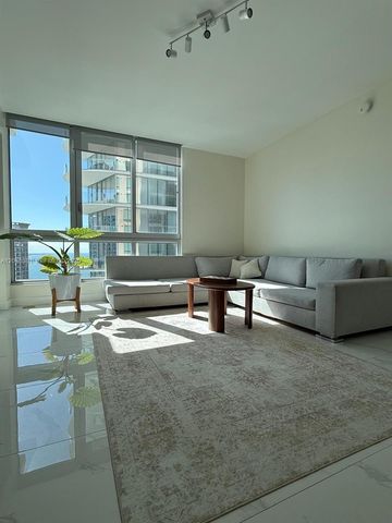 300 S Biscayne Blvd T-2806, Miami, FL 33131