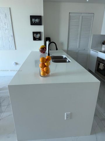 300 S Biscayne Blvd T-2806, Miami, FL 33131