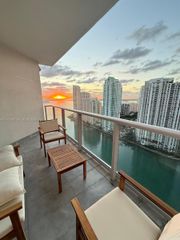 300 S Biscayne Blvd T-2806, Miami, FL 33131