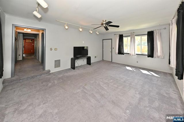 23 Hamil Court, Clifton, NJ 07013