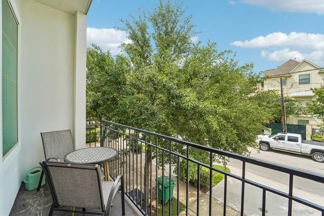 1010 W 24th Street O, Houston, TX 77008