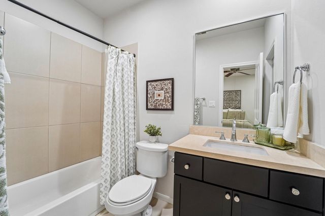 1010 W 24th Street O, Houston, TX 77008