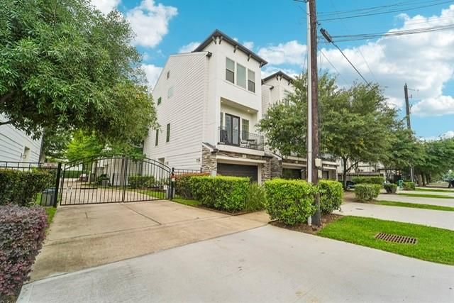 1010 W 24th Street O, Houston, TX 77008