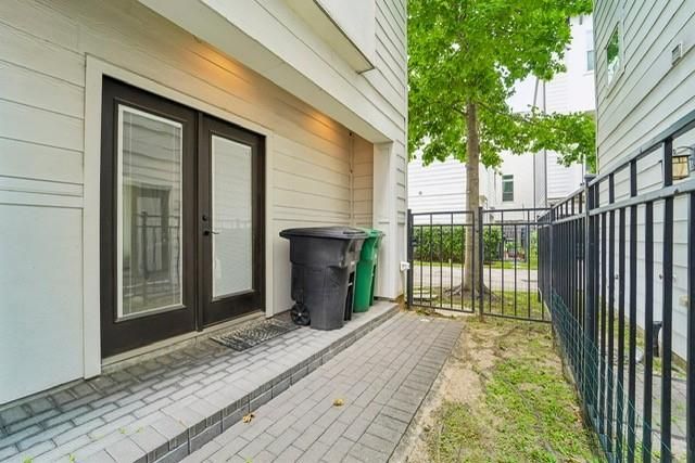 1010 W 24th Street O, Houston, TX 77008