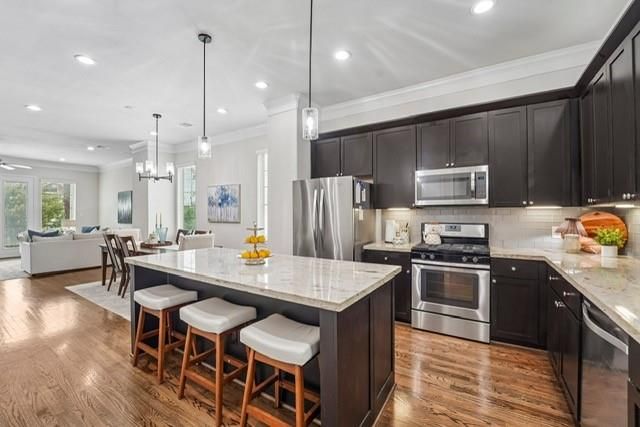 1010 W 24th Street O, Houston, TX 77008