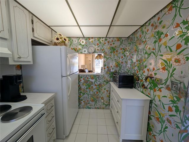 9900 Sunrise Lakes Boulevard 110, Sunrise, FL 33322