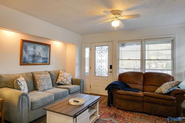 1129 Honeycomb Road, Grant, AL 35747