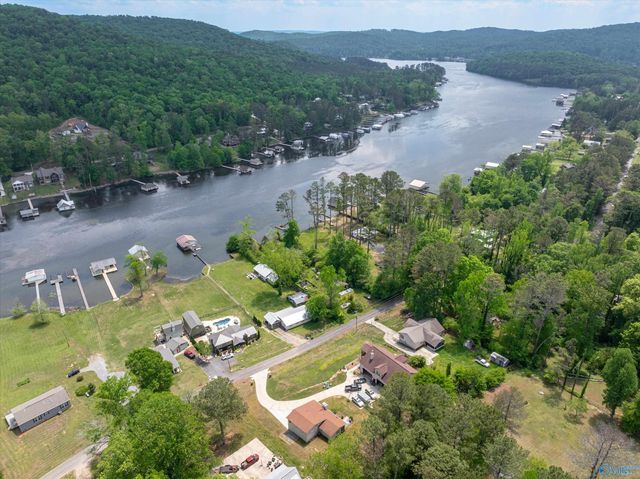 1129 Honeycomb Road, Grant, AL 35747