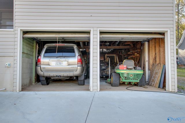 1129 Honeycomb Road, Grant, AL 35747