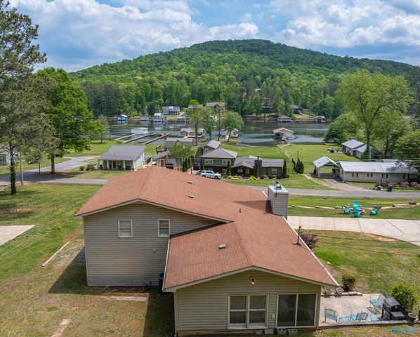 1129 Honeycomb Road, Grant, AL 35747