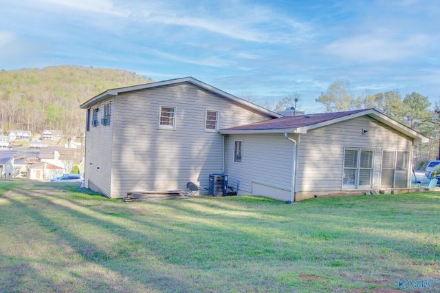1129 Honeycomb Road, Grant, AL 35747