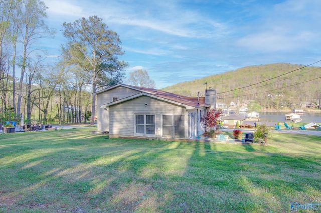 1129 Honeycomb Road, Grant, AL 35747