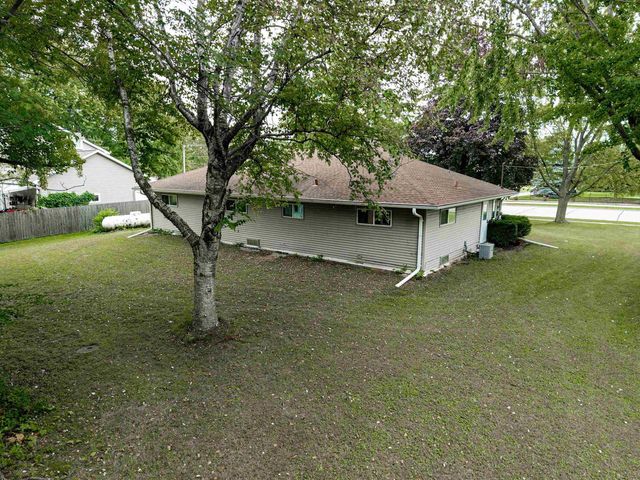 4939 N MEADE STREET, Appleton, WI 54913