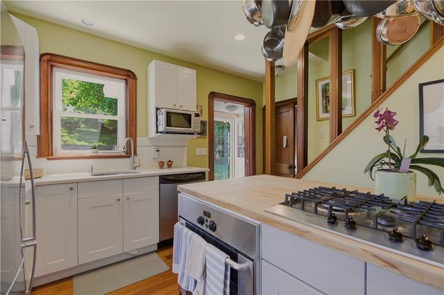 1536 Main Road, Tiverton, RI 02878