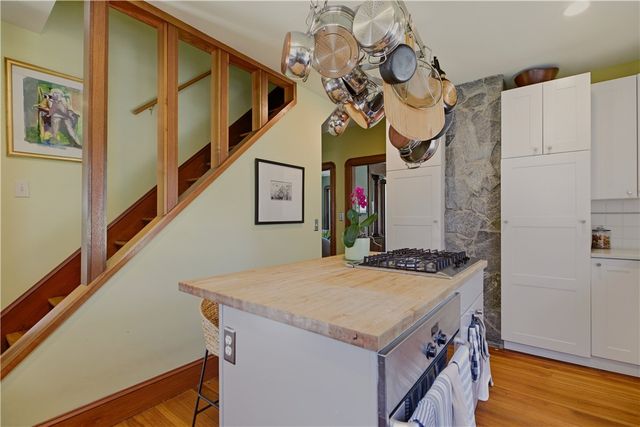 1536 Main Road, Tiverton, RI 02878
