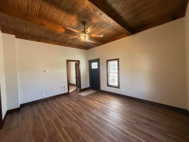 504 W Washington Avenue, Ava, MO 65608