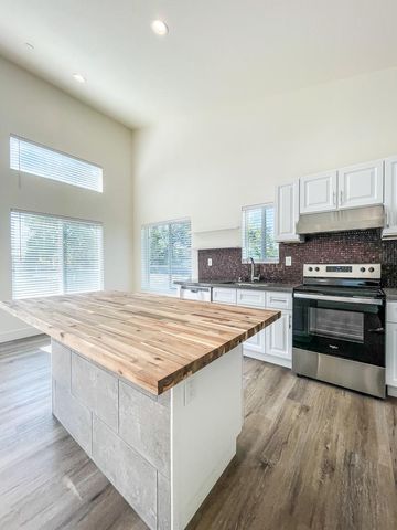 2091 15th Ave, Sacramento, CA 95822