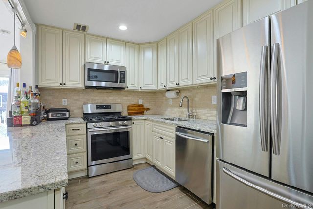 3 Church Lane P, Valley Cottage, NY 10989