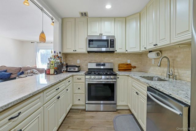 3 Church Lane P, Valley Cottage, NY 10989