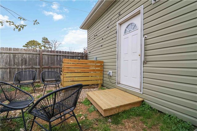 742 N 5th Street, Rogers, AR 72756