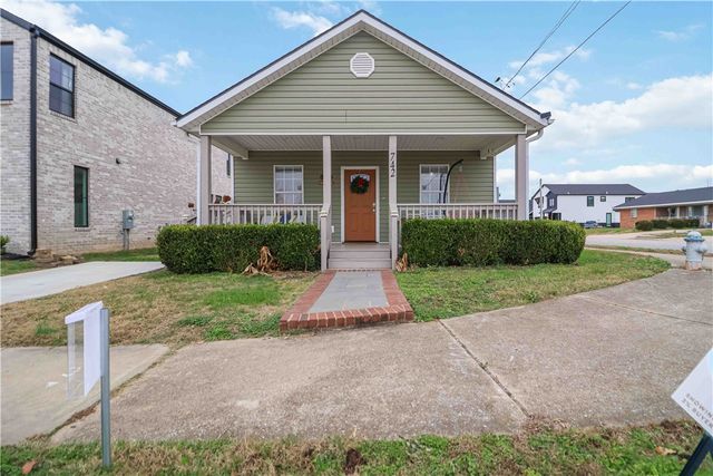 742 N 5th Street, Rogers, AR 72756